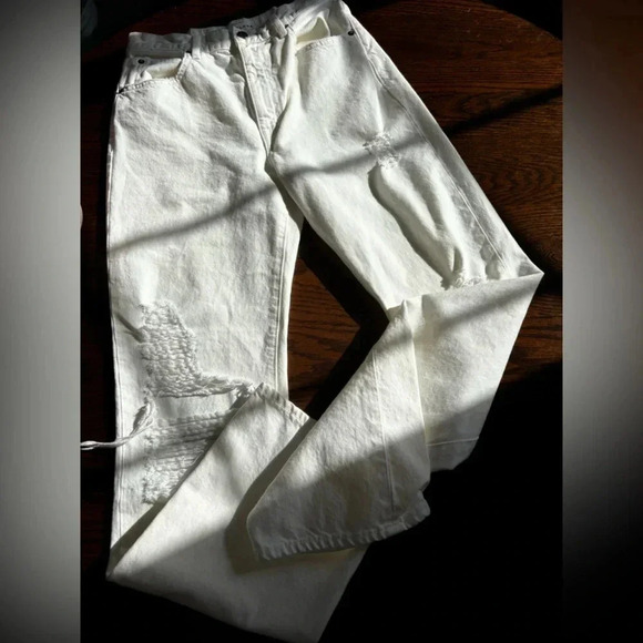 SLVRLAKE London White Destructed Jeans - Picture 15 of 15